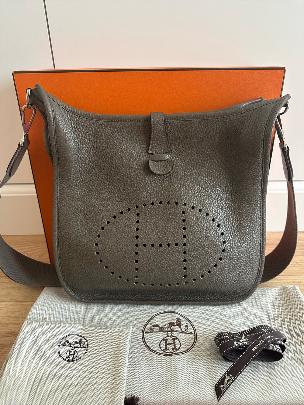 Hermès Evelyne III 29 PM Etain Clemence Leather Palladium Hardware